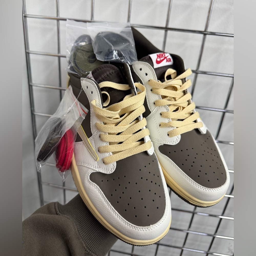 Nike Air Jordan 1 Retro Low OG SP Travis Scott Reverse Mocha Mens Size 9.5 - Picture 12 of 14